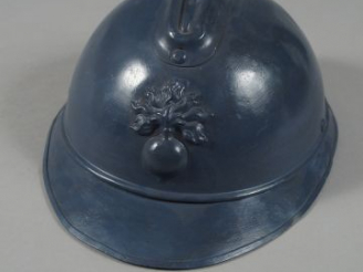 Vente aux enchères Casque Adrian modèle 1915 d’infanterie, peint bleue horizon, modèle po