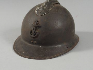 Vente aux enchères Coque de casque modèle 26 Adrian, ancre de marine en laiton découpé en