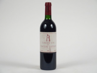 Vente aux enchères 1 BOUTEILLE CHÂTEAU LATOUR 1er GCC PAUILLAC - 1985 - BG/ETLT