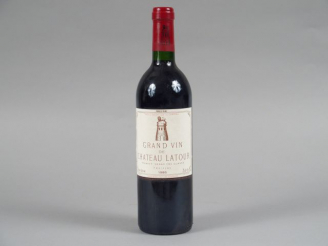 Vente aux enchères 1 BOUTEILLE CHÂTEAU LATOUR 1er GCC PAUILLAC - 1986