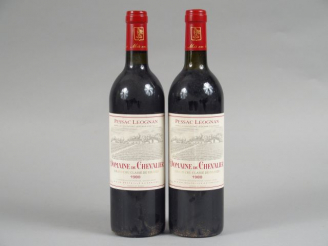Vente aux enchères 2 BOUTEILLES DOMAINE DE CHEVALIER 1er GCC GRAVES - 1988 - BG