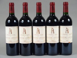 Vente aux enchères 5 BOUTEILLES CHÂTEAU LATOUR 1er GCC PAUILLAC - 1995 - 1 ET FR et TLT/ 