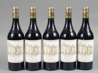 Vente aux enchères 5 BOUTEILLES CHÂTEAU HAUT BRION 1er GCC GRAVES - 1997