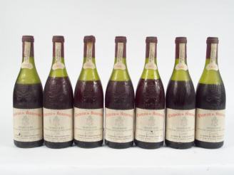 Vente aux enchères 7 BOUTEILLES CHÂTEAU DE BEAUCASTEL CHATEAUNEUF DU PAPE - 1982 - 2 à 5,