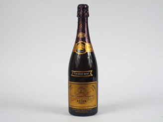 Vente aux enchères 1 BOUTEILLE CHAMPAGNE VEUVE CLICQUOT BRUT ROSE - 1970