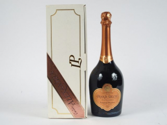 Vente aux enchères 1 BOUTEILLE CHAMPAGNE LAURENT PERRIER GRAND SIECLE BRUT ROSE - 1982 - 