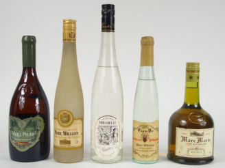 Vente aux enchères 5 BOUTEILLES : 1 VIEILLE PRUNE GRANDE RESERVE VEDRENNE - 1 GRANDE EAU 