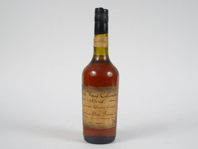 1 BOUTEILLE TRES VIEUX CALVADOS J. GARNIER HORS D'AGE 42%