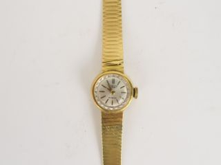 Vente aux enchères Montre de dame Dulux, boitier et bracelet or. Poids tel : 20 g