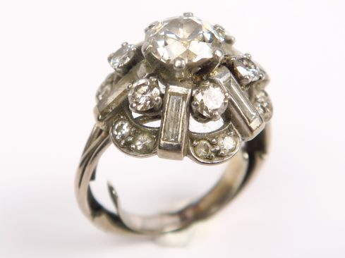 Bague dôme ornée d'un diamant taille ancienne de 1,40 carats environ, 