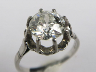 Vente aux enchères Solitaire orné d'un diamant taille ancienne de 2,10 carats environ. Mo