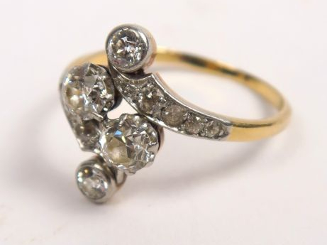 Bague Vous et Moi ornée d'une perle et d'un diamant taille ancienne. M
