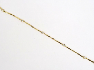 Vente aux enchères CARTIER. Bracelet en or, chaine alternée de brillants en serti clos. D