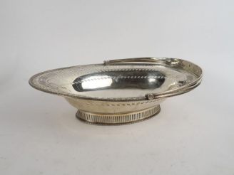 Vente aux enchères Panière à anse en argent anglais. Poids : 857 g