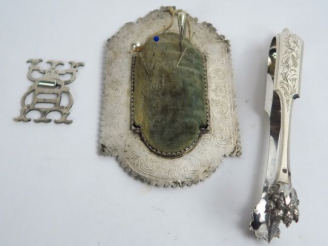 Vente aux enchères Boucle de ceinture en argent XVIIIe (24 g), porte-aiguilles en velours