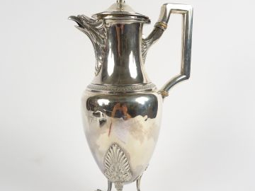 Verseuse de style Empire en argent, poinçon Minerve. Poids : 826 g