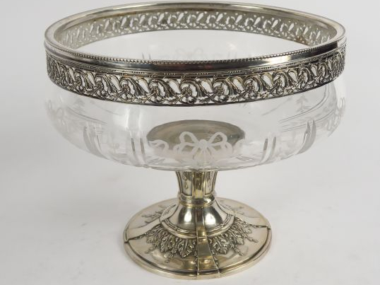 Coupe de style Louis XVI en argent, poinçon Minerve, et cristal gravé.