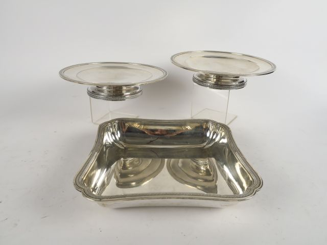 Paire de coupes sur talon et jatte carrée en argent, poinçon Minerve, 