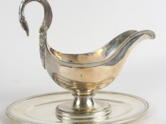 Vente aux enchères Saucière de style Empire en argent, poinçon Minerve, prise en forme de