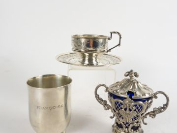 Moutardier de style Louis XV, verrine intérieure bleue, tasse et sous-