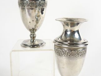 Vente aux enchères Paire de vases en argent, poinçon Minerve, Poids : 150 g (légers accid