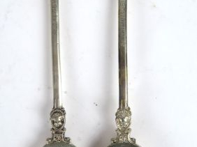 Deux cuillères en argent 'saint Jacob' et 'saint Simon'. Poids : 100 g