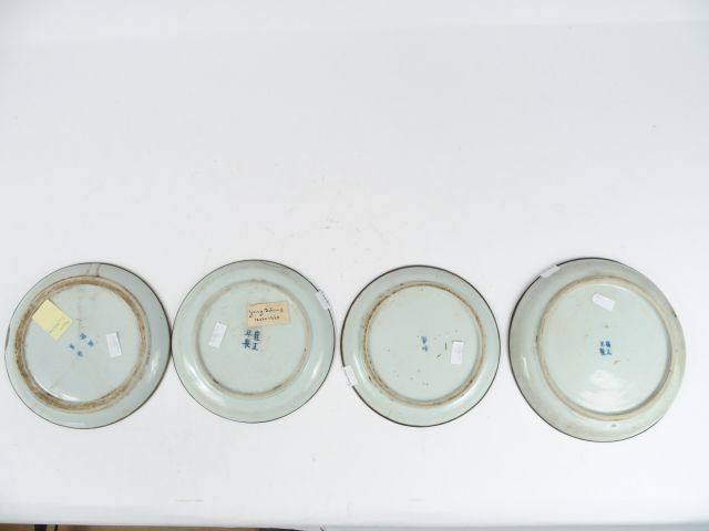 Lot de quatre coupes en porcelaine bleu blanc de Hue, l’une à décor d’