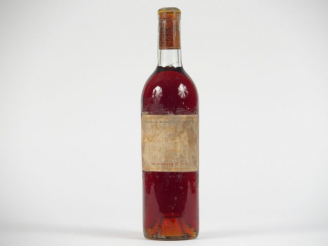 Vente aux enchères 1 BOUTEILLE CHÂTEAU D'YQUEM 1er CCS SAUTERNES - 1961 - BG/ETS/EF/CAPS 
