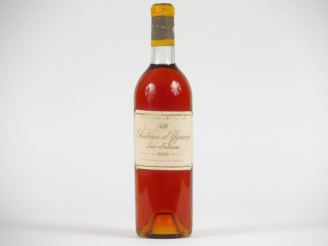 Vente aux enchères 1 BOUTEILLE CHÂTEAU D'YQUEM 1er CCS SAUTERNES - 1965 - BG/ETLF/CAPS TL