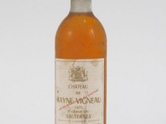 Vente aux enchères 1 BOUTEILLE CHÂTEAU RAYNE VIGNEAU 1er CC SAUTERNES - 1975 - BG/ELS/ CA