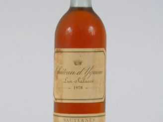 Vente aux enchères 1 BOUTEILLE CHÂTEAU D'YQUEM 1er CCS SAUTERNES - 1978 - BG/CAPS LA/EF