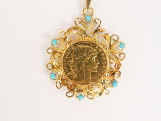Pièce de 20 Francs or montée en pendentif, monture en or ajourée et ag