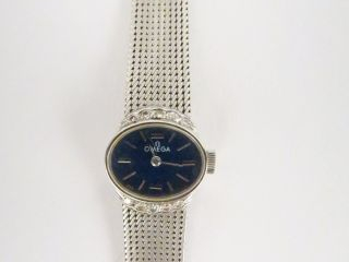 Vente aux enchères CC-Montre de dame Oméga or blanc, cadran entouré de 10 brillants taill