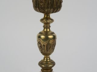 Vente aux enchères Calice en vermeil de style Louis XVI , poinçon au premier coq. 610 g. 
