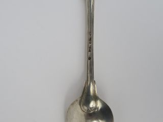 Vente aux enchères Cuillère à ragout XVIIIème en argent, modèle à filet. 133 g