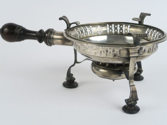 Réchaud tripode XVIIIème en argent. 450 g
