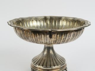 Vente aux enchères Compotier Napoléon III de style Louis XV en argent, décor de cannelure