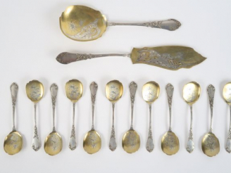 Vente aux enchères Service à glace fin XIXème de style Rocaille en argent et vermeil, poi