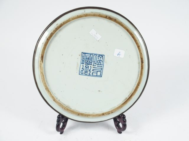 Présentoir en porcelaine bleu blanc de Hue, à décor de guerrier sur le