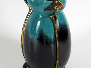 Vase Art Nouveau en grés flammé noir et turquoise, monture en laiton, 