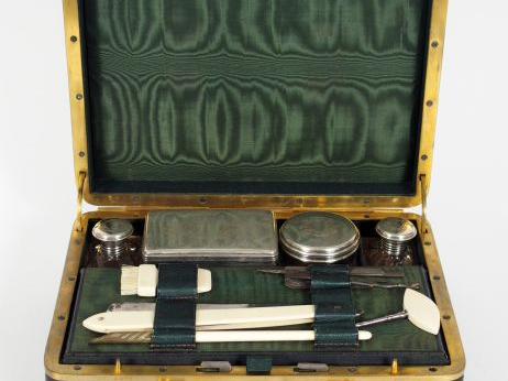 Nécessaire de toilette de voyage fin XIXème début Xxème de style Empir