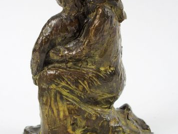 Ecole française XXème " Maternité ". Sculpture en bronze à patine vert