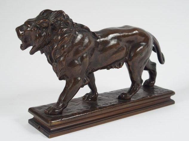 Sujet en bronze fin XIXème début XXème à patine brune "Lion rugissant"
