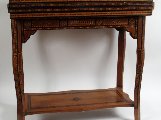 Table à jeux syrienne en marqueterie.
