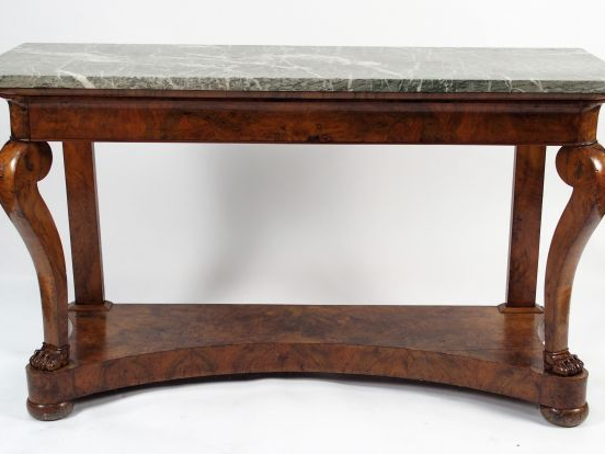 Large console Restauration en noyer et placage de ronce de noyer, pied