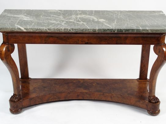 Large console Restauration en noyer et placage de ronce de noyer, pied