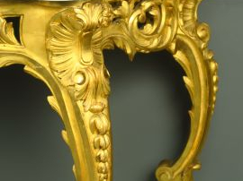 Console Napoléon III à quatre pieds de style Louis XV en bois sculpté,