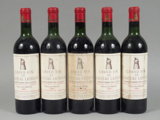 Vente aux enchères 5 BOUTEILLES CHÂTEAU LATOUR 1er GCC PAUILLAC - 1960 - 3 LB/2 HEP/1 ELA