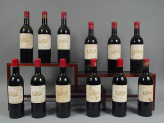 Vente aux enchères 12 BOUTEILLES CHÂTEAU MARGAUX GCC - 1962 - CBO - 1 CAPS CORRODEE/3 ETF