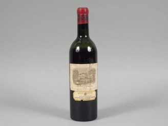 Vente aux enchères 1 BOUTEILLE CHÂTEAU LAFITE ROTHSCHILD 1er GCC PAUILLAC - 1962 - ELT/BE
